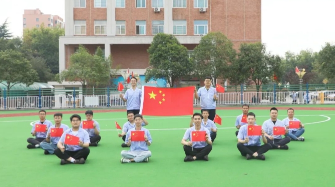 【群團(tuán)工作】我與國(guó)旗合個(gè)影